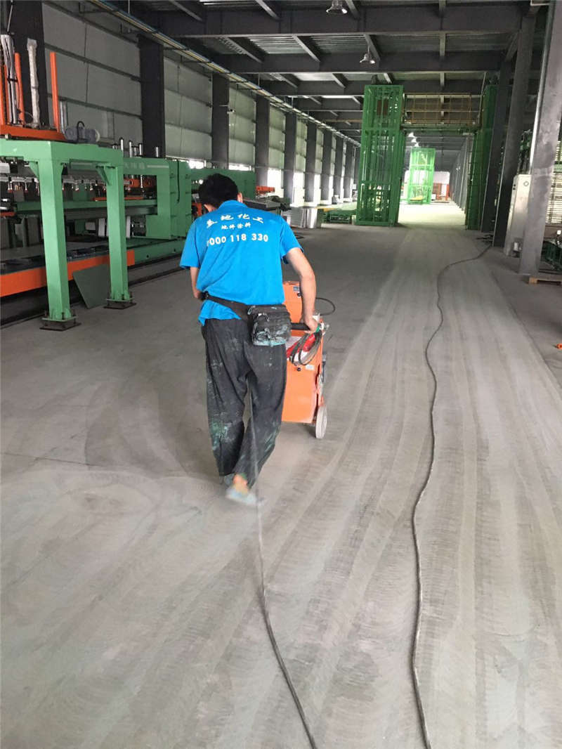 广州地板漆施工厂家口中的三分涂料七分施工