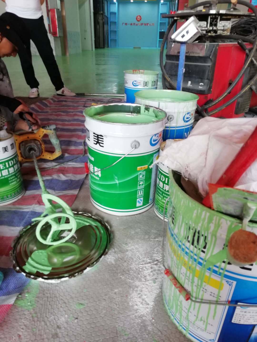 环氧自流平地坪漆施工中跑油现象 环氧自流平地坪漆施工中跑油现象