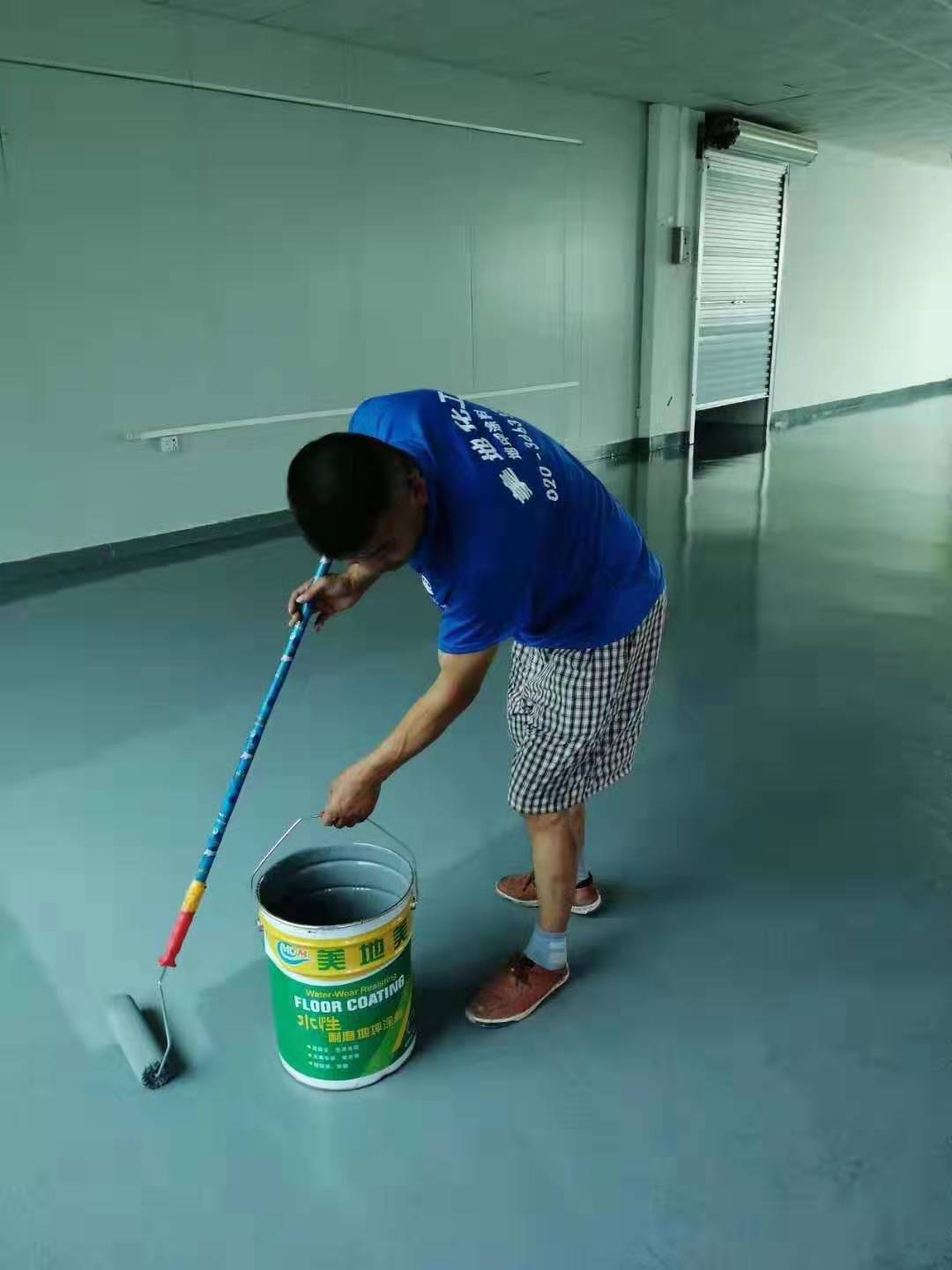 佛山超耐磨地坪施工用溶剂型材料还是水性涂料
